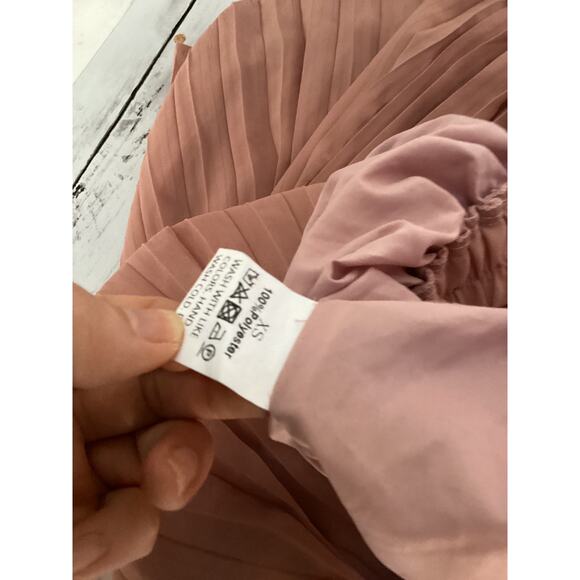 Uniqlo Blush Pleated Midi Skirt Pink Size XS for Women - Picture 3 of 3